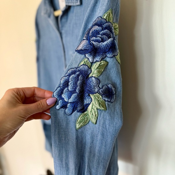 RAILS Val Floral Patch Embroidered Blue Denim Button-Down Tie-Front Blouse- XS - Picture 7 of 11